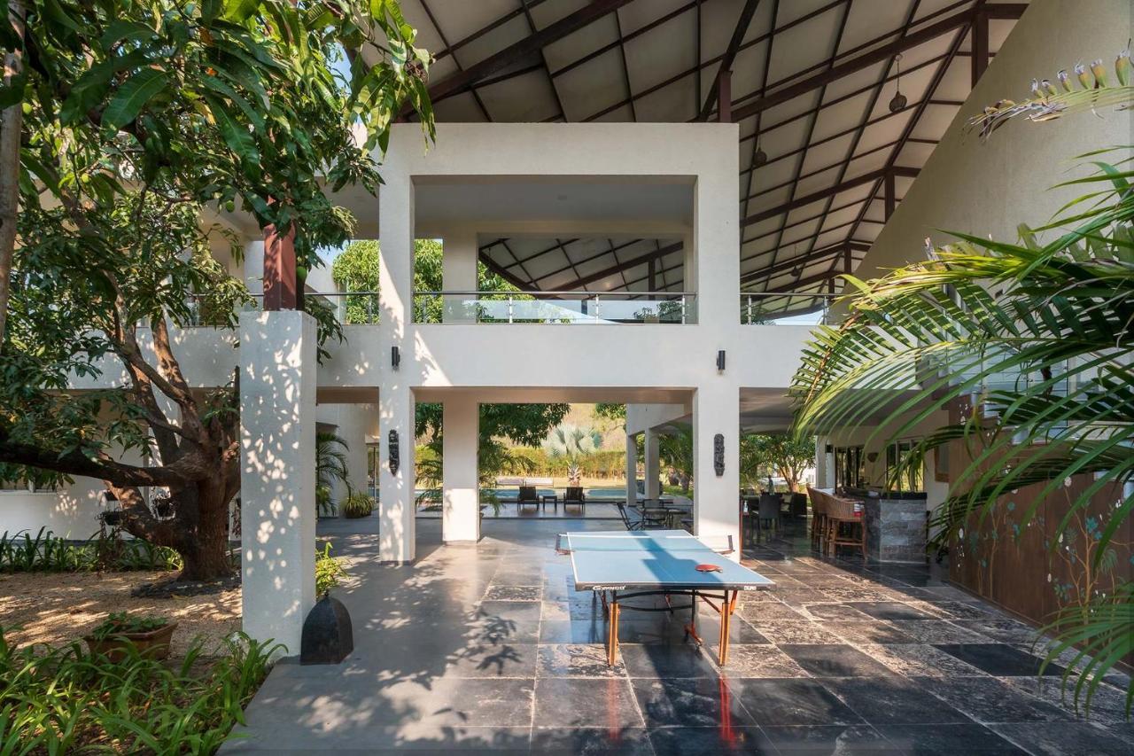 The Leaf By Stayvista - An Enchanting Escape Offering A Pool, Terrace, Lush Lawn, Contemporary Interiors, And Indoor Games Alībāg Exterior foto