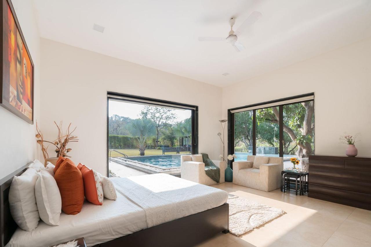 The Leaf By Stayvista - An Enchanting Escape Offering A Pool, Terrace, Lush Lawn, Contemporary Interiors, And Indoor Games Alībāg Exterior foto